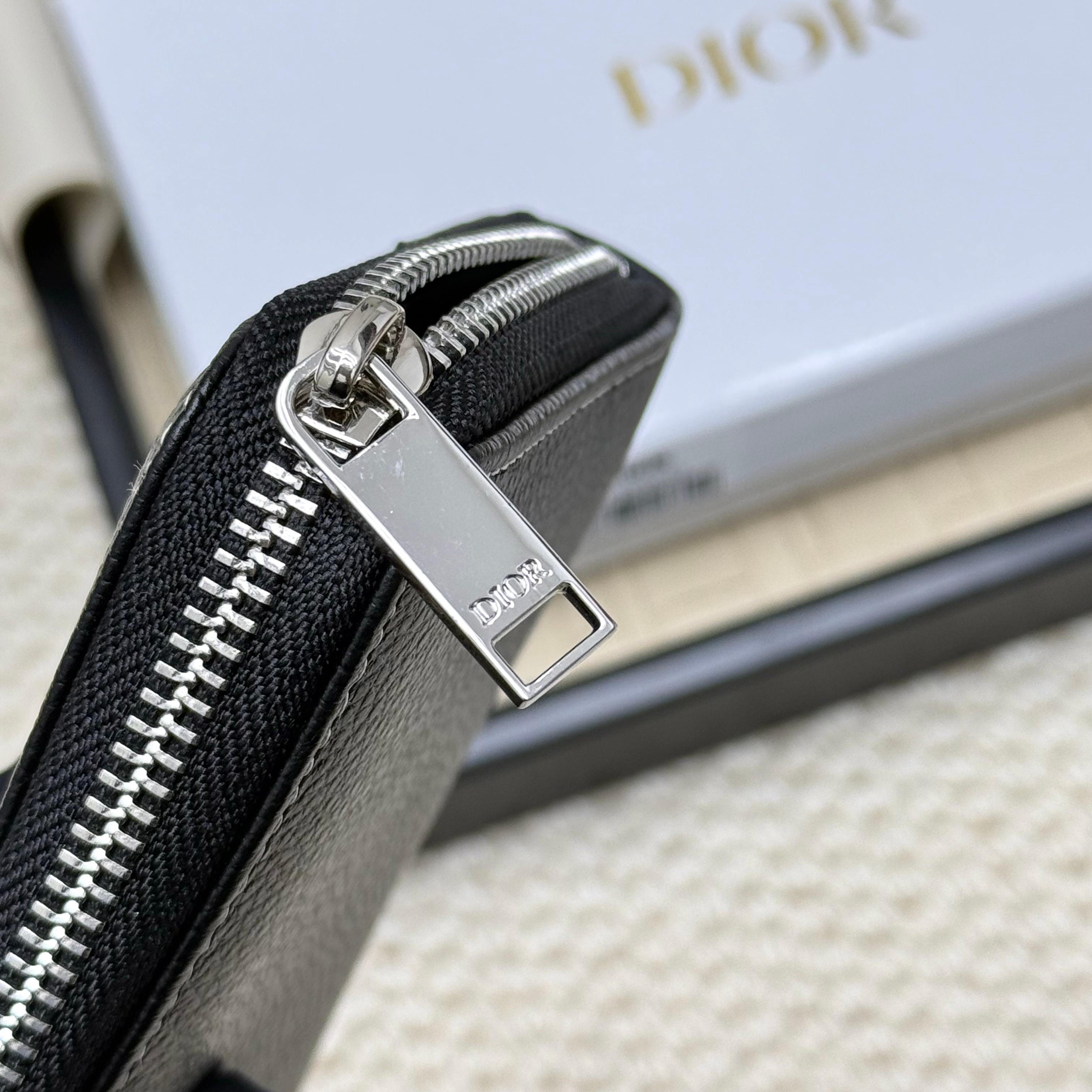 ディオール「Dior」 クラシックな高級品さいふ