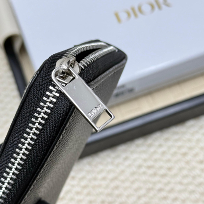 ディオール「Dior」 クラシックな高級品さいふ