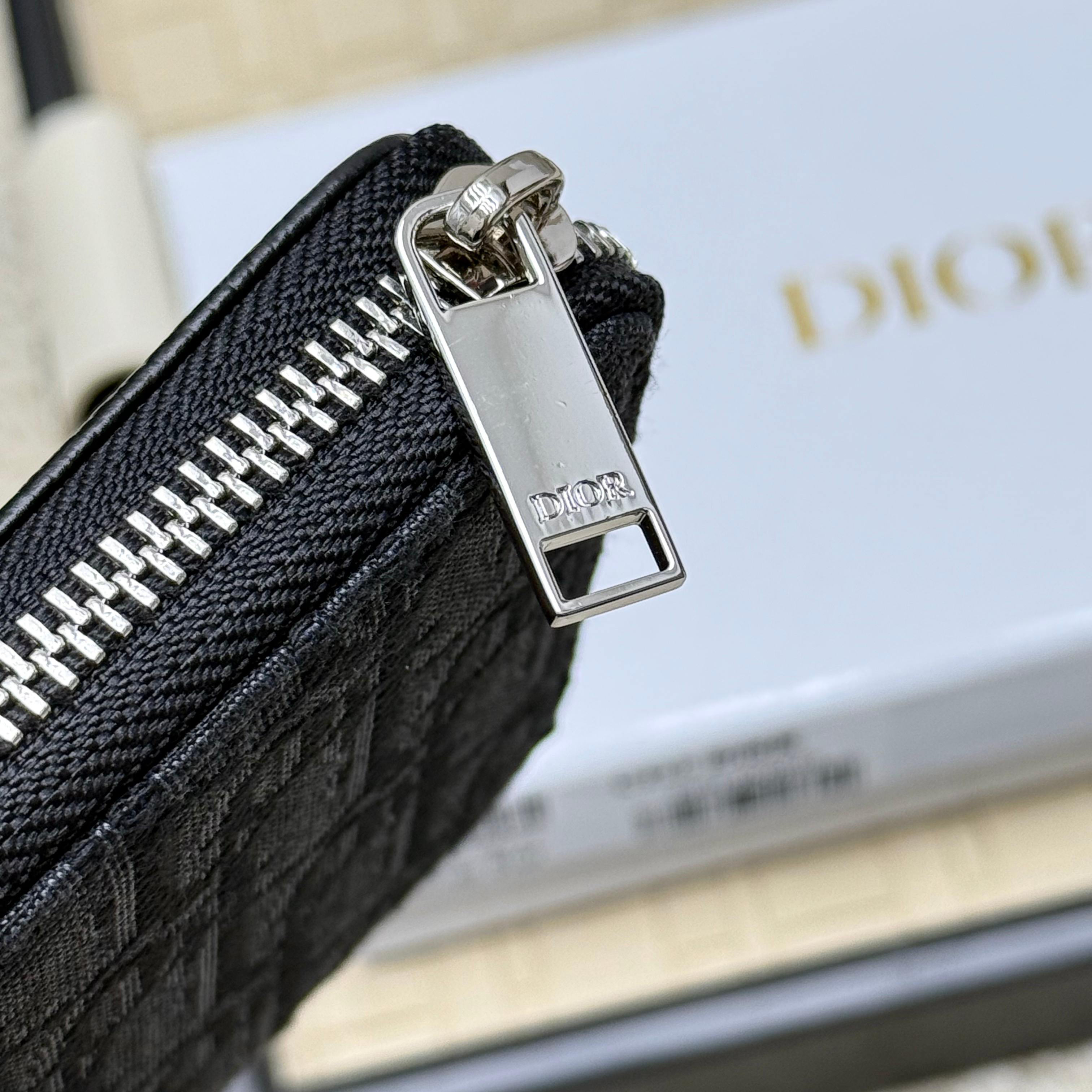 ディオール「Dior」 クラシックな高級品さいふ