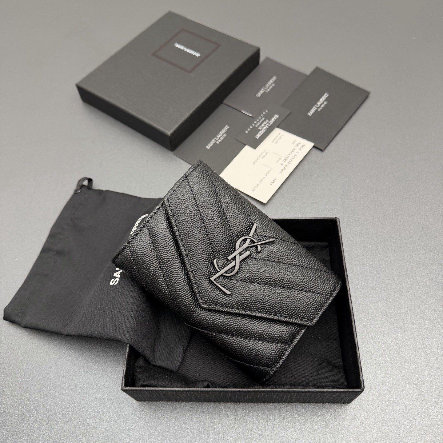 サンローラン「Saint Laurent」レザーポケットウォレット