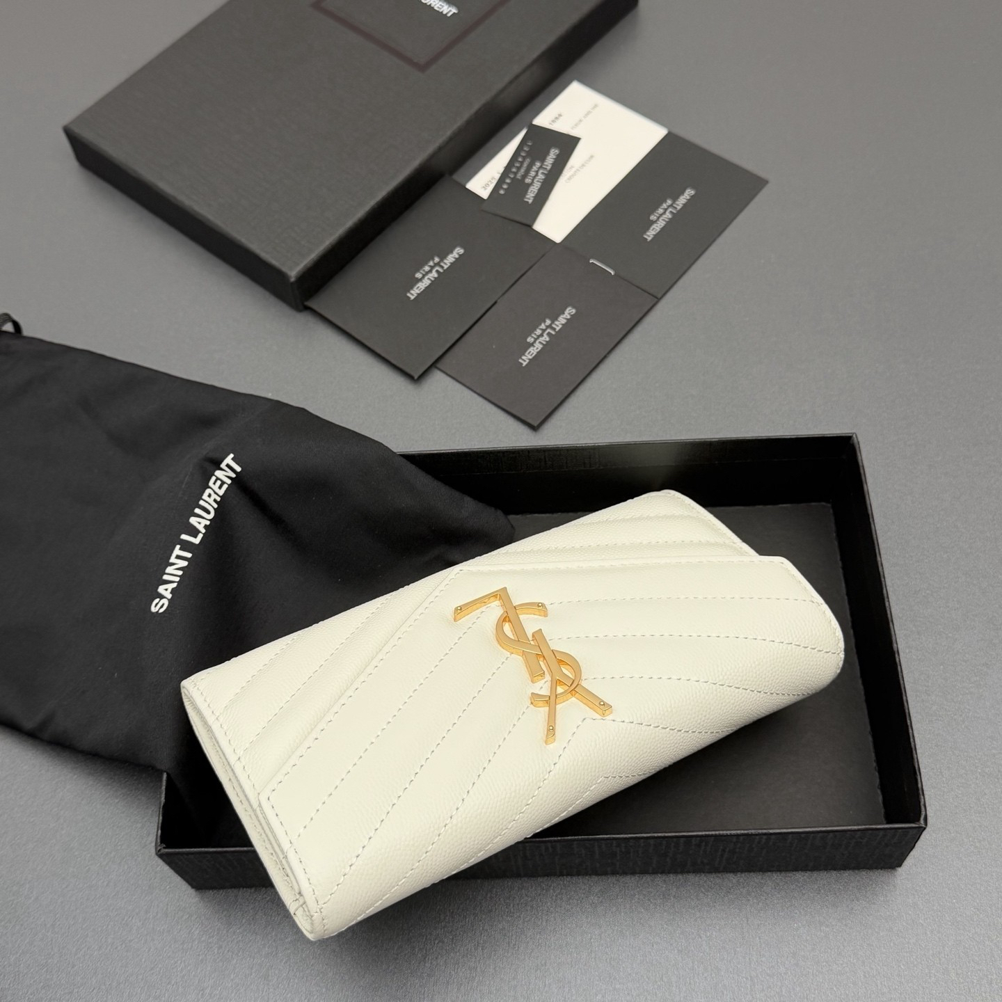 サンローラン「Saint Laurent」レザーポケットウォレット