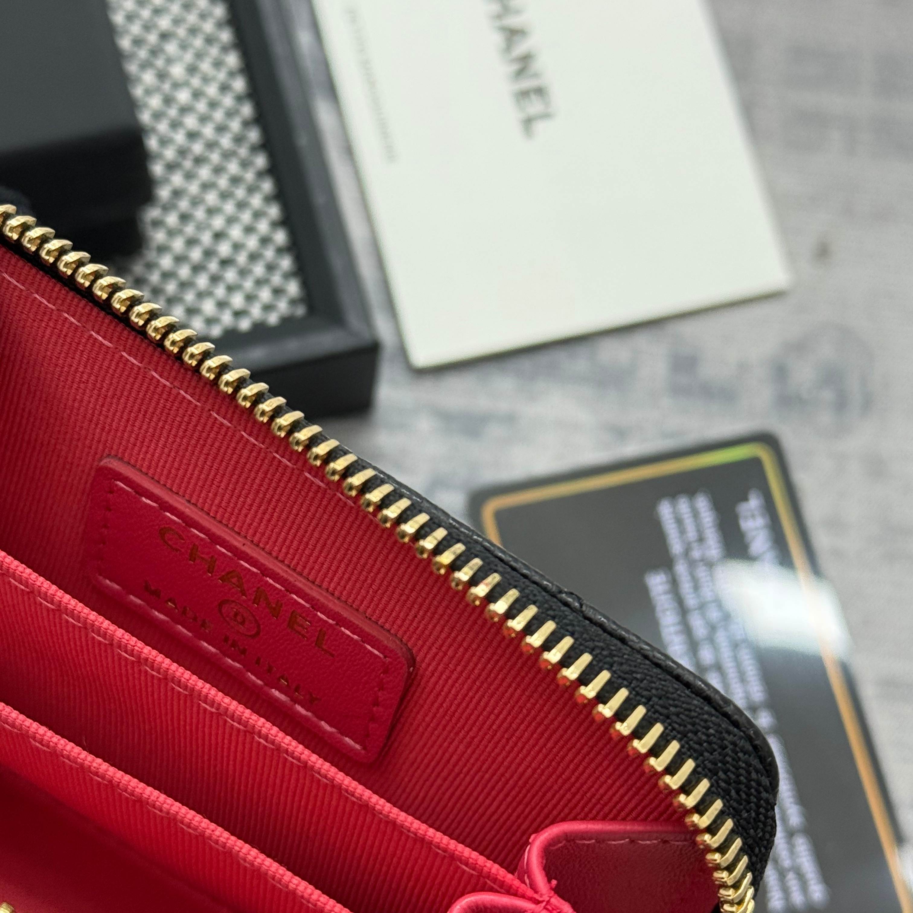 シャネル「Chanel」レザーポケットウォレット