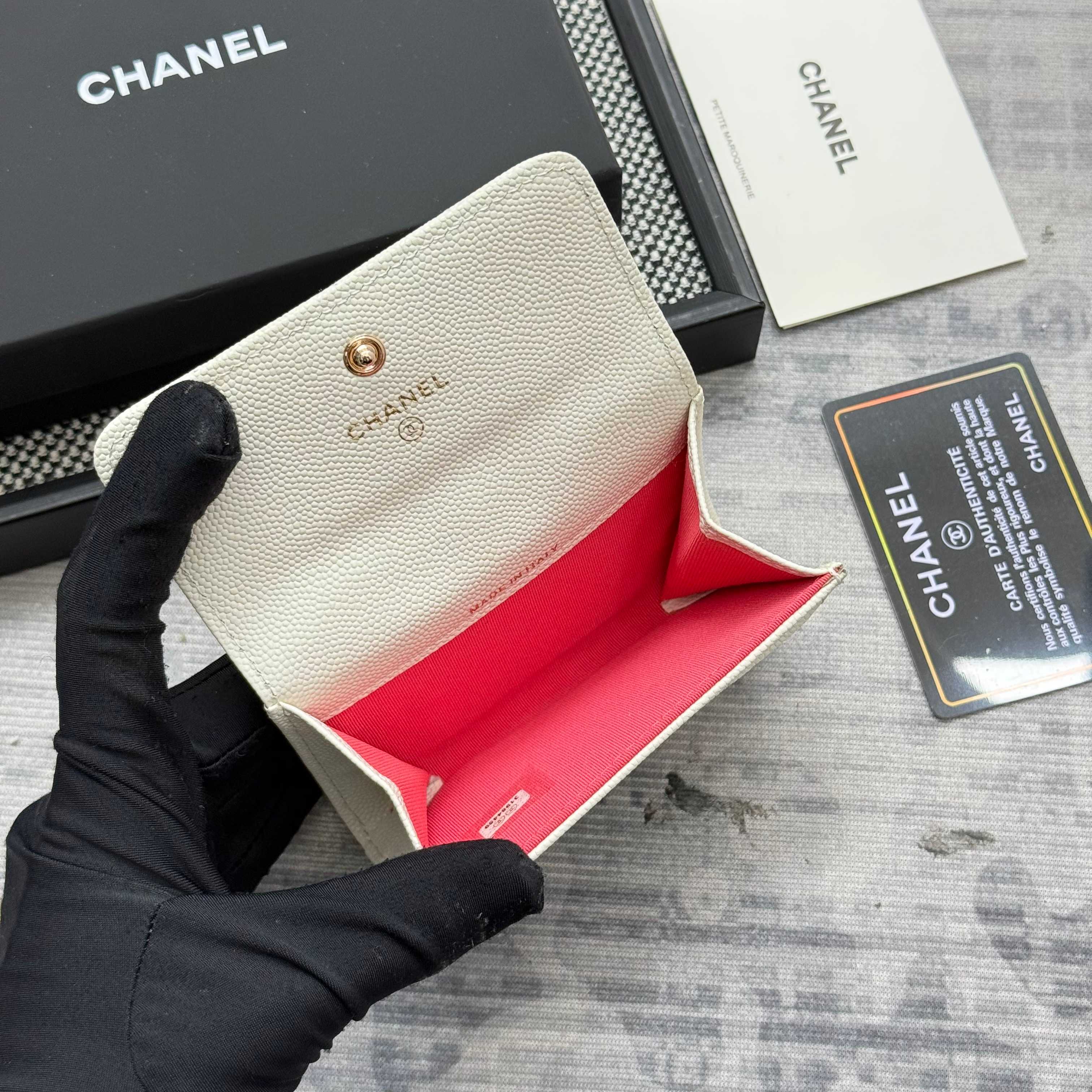 シャネル「Chanel」レザーポケットウォレット