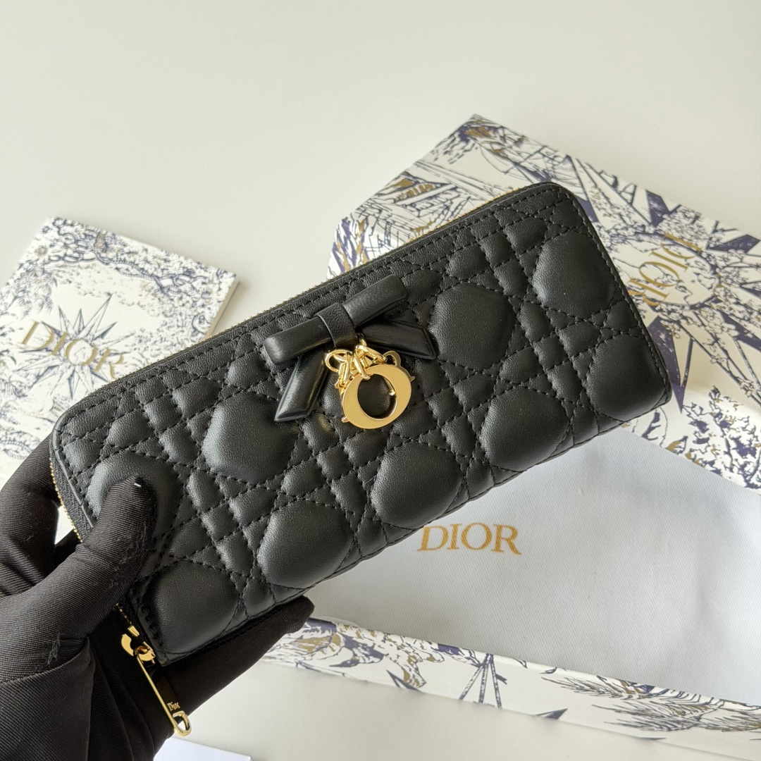 ディオール「Dior」 クラシックな高級品さいふ