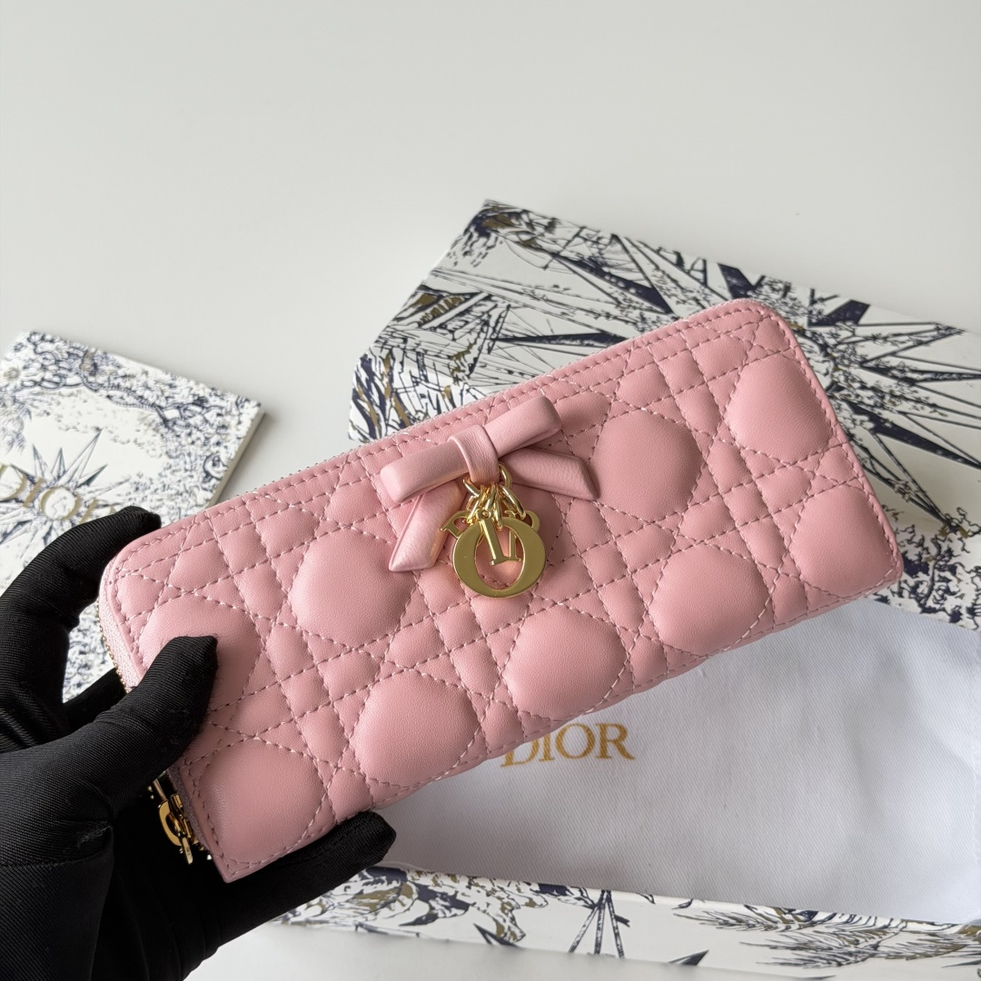 ディオール「Dior」 クラシックな高級品さいふ