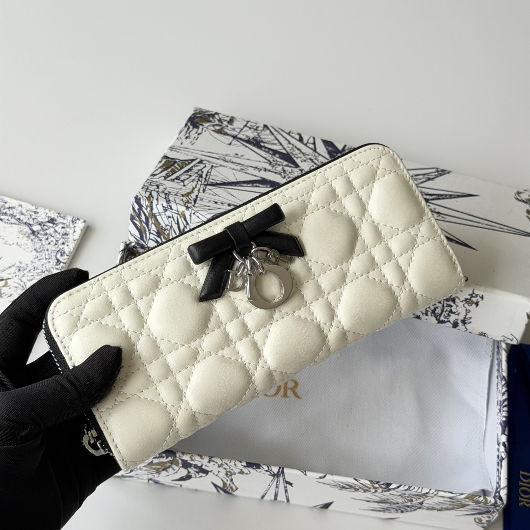 ディオール「Dior」 クラシックな高級品さいふ