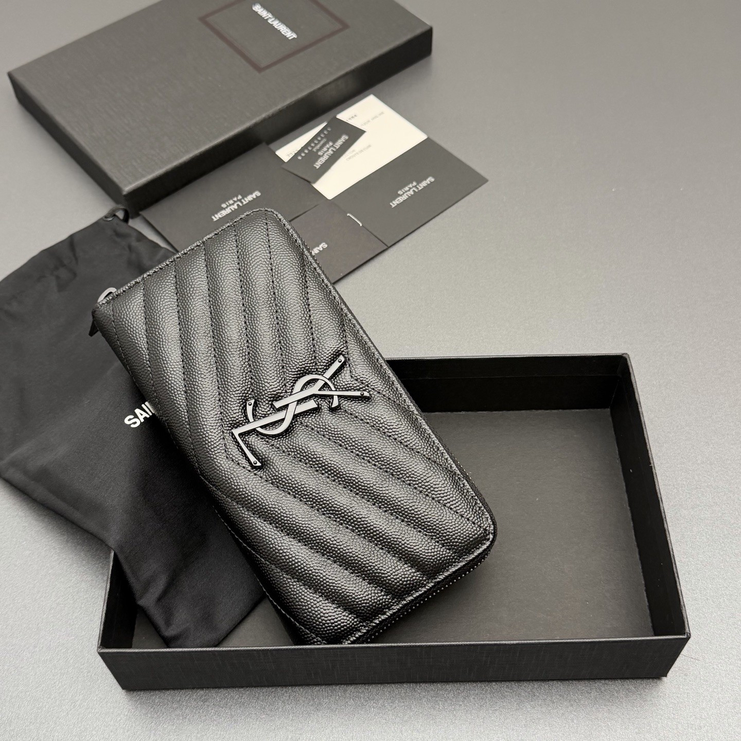 サンローラン「Saint Laurent」レザーポケットウォレット