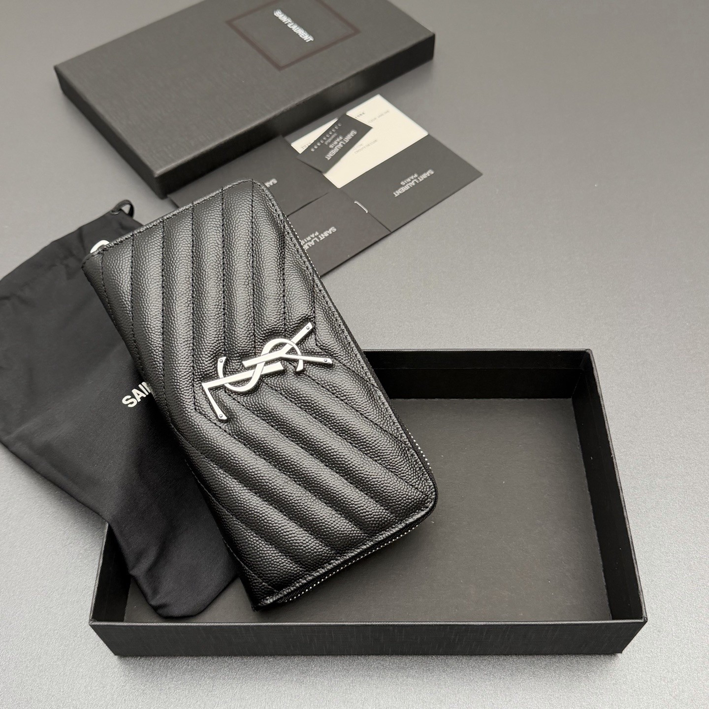 サンローラン「Saint Laurent」レザーポケットウォレット