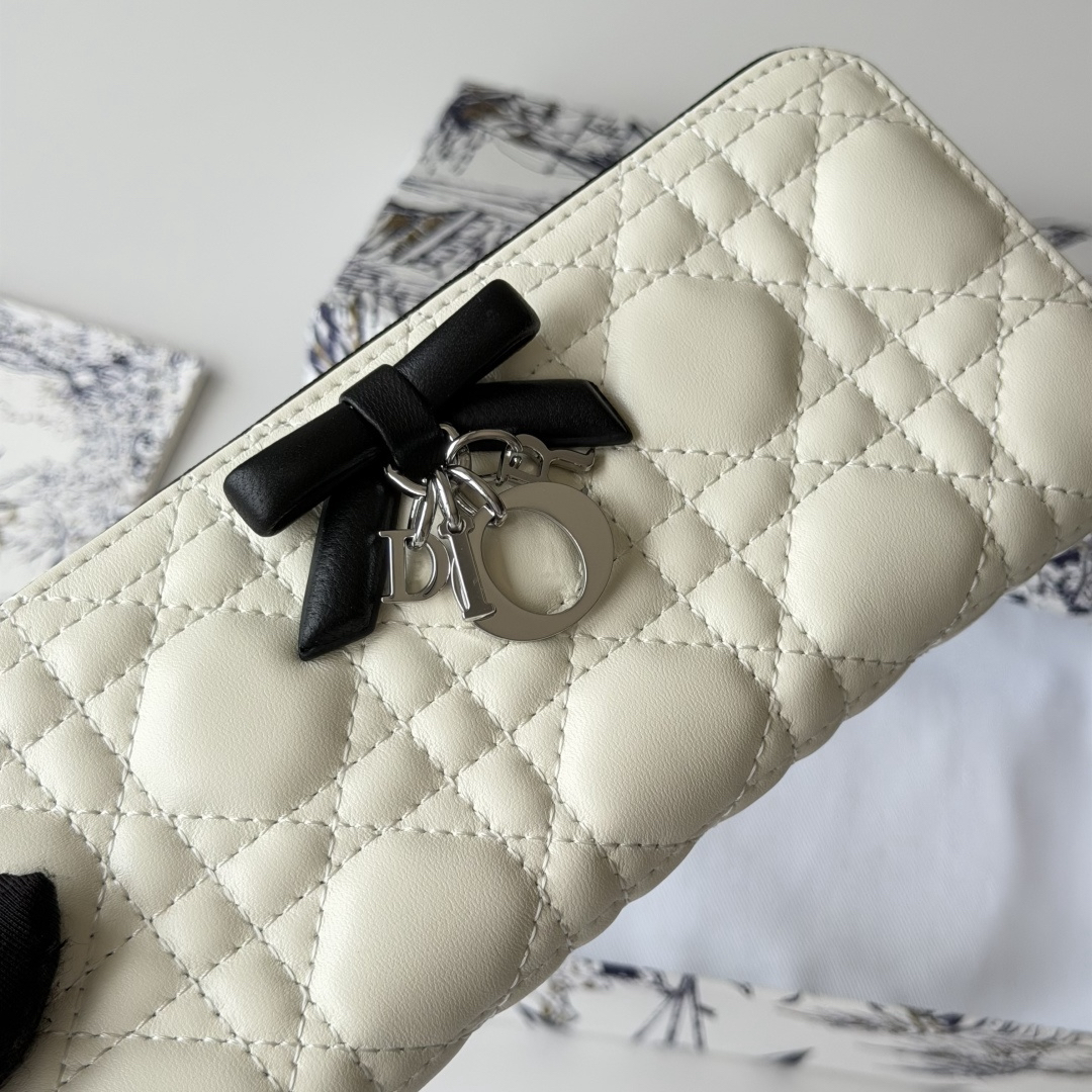 ディオール「Dior」 クラシックな高級品さいふ