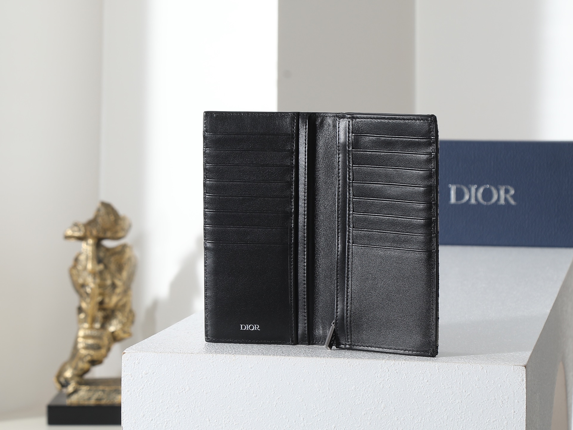 ディオール「Dior」 クラシックな高級品さいふ