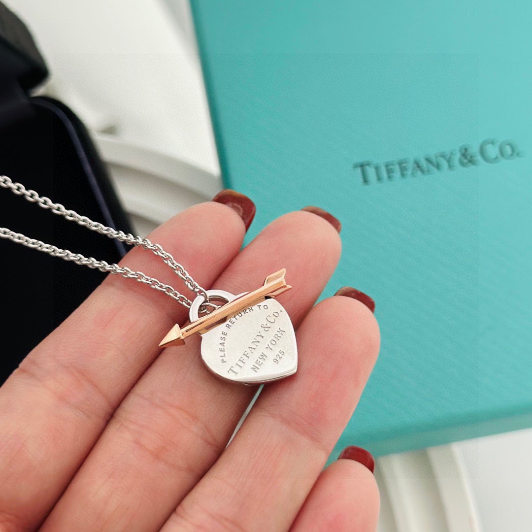 TIFFANY & Co. シルバーネックレス 彼女へのバレンタイン・誕生日プレゼントに最適 代金引換対応可