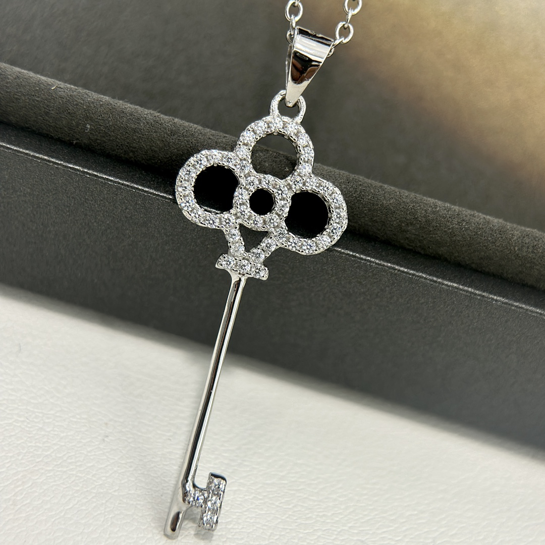 TIFFANY & Co. シルバーネックレス 彼女へのバレンタイン・誕生日プレゼントに最適 代金引換対応可
