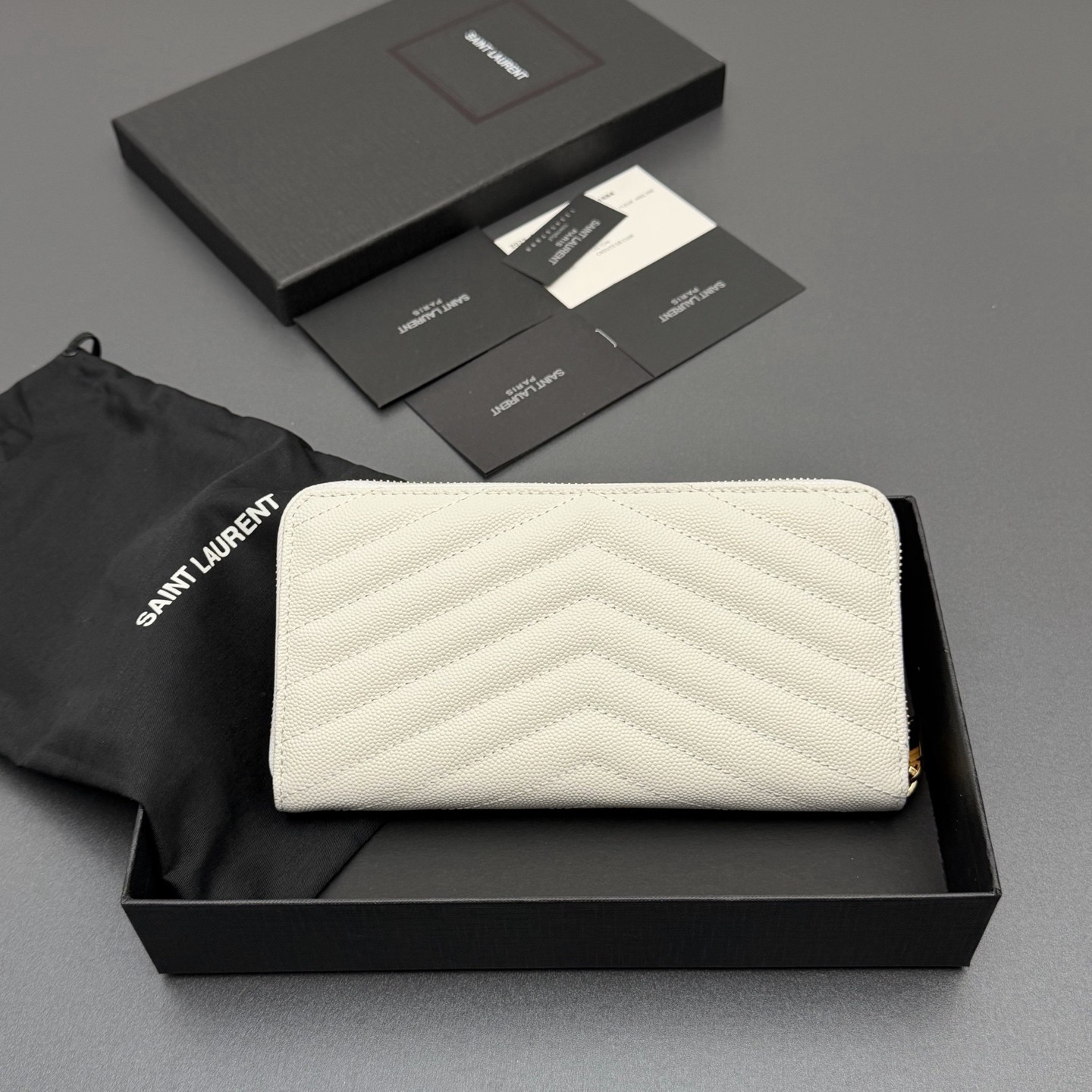サンローラン「Saint Laurent」レザーポケットウォレット
