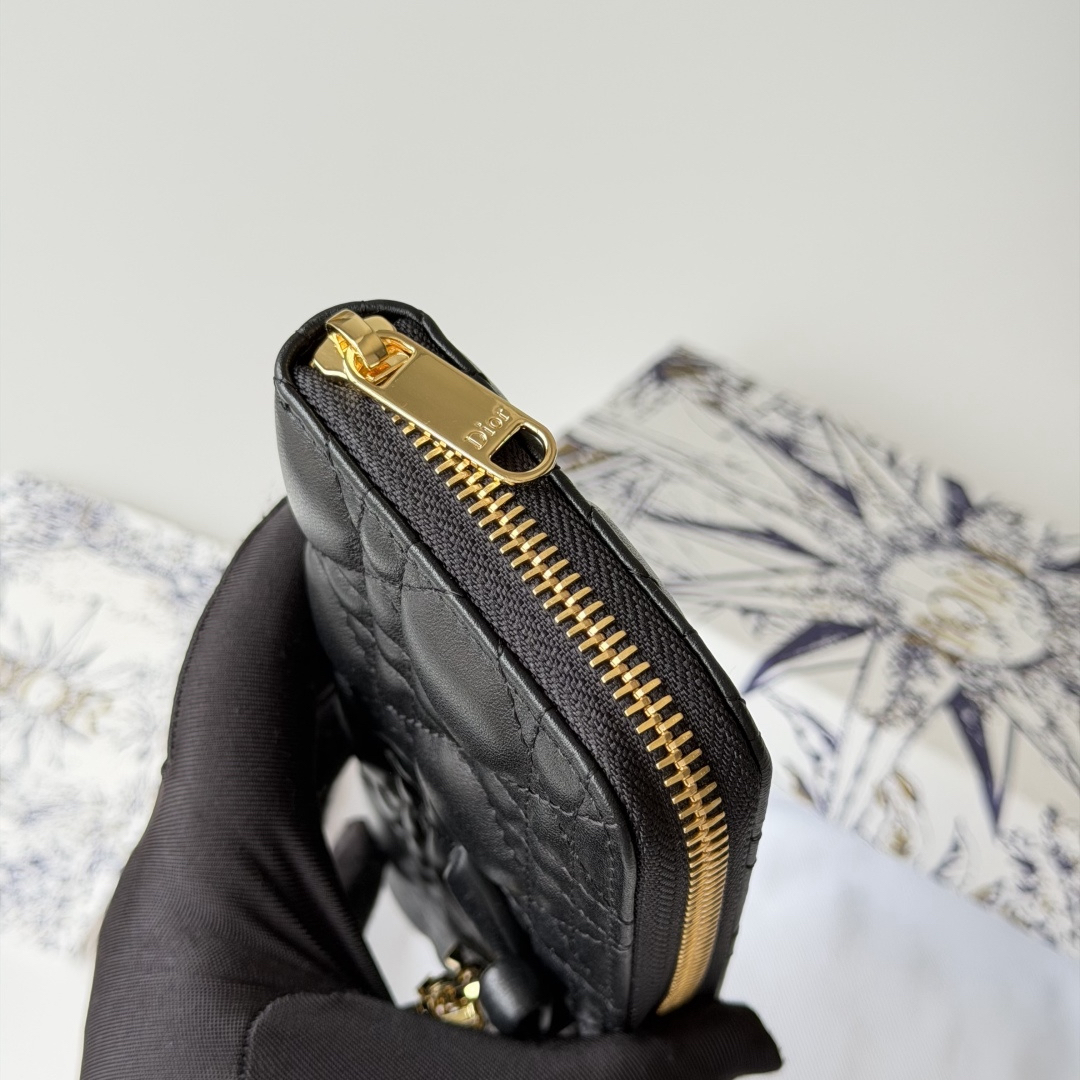 ディオール「Dior」 クラシックな高級品さいふ