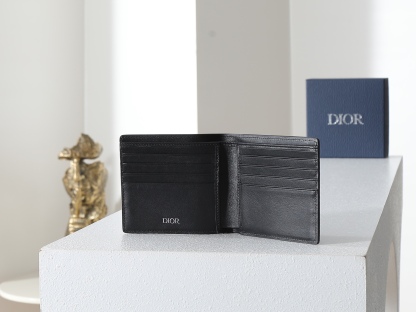 ディオール「Dior」 クラシックな高級品さいふ