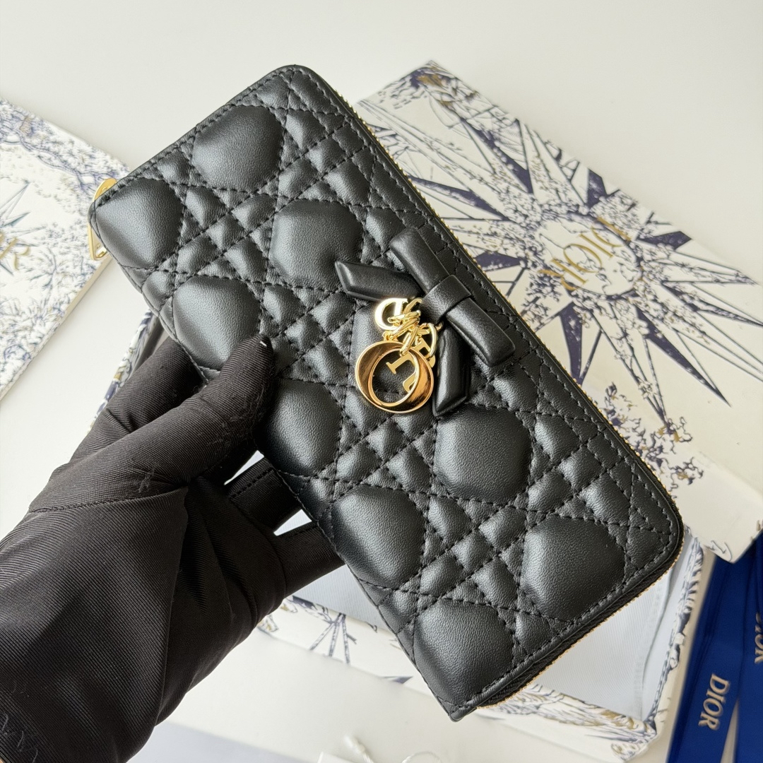 ディオール「Dior」 クラシックな高級品さいふ