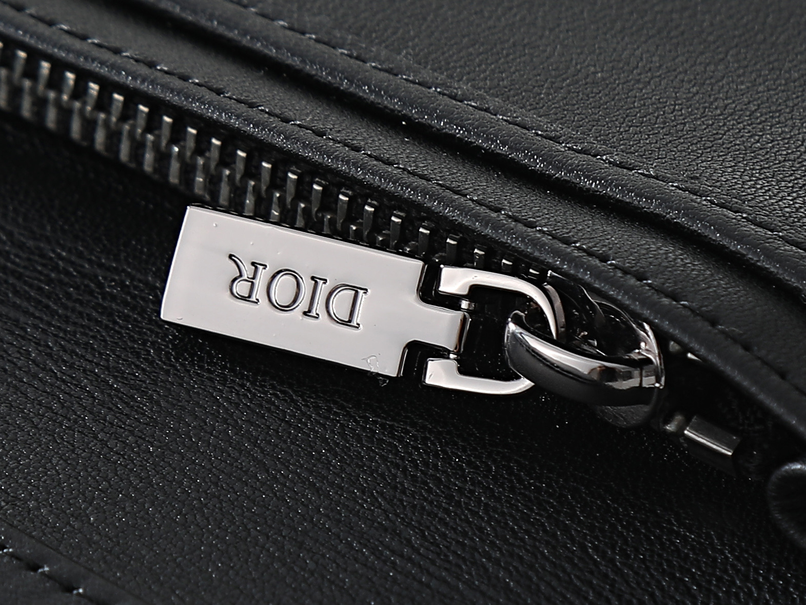 ディオール「Dior」 クラシックな高級品さいふ