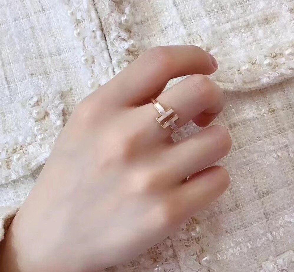 TIFFANY & Co. 最新作 リング 代金引換可