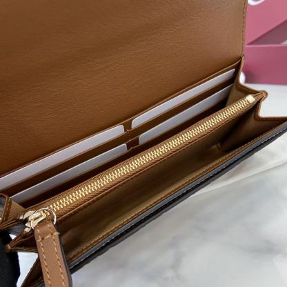 GUCCI グッチ エンブレム コレクション 847210 ブラウン エンボス レディース長財布