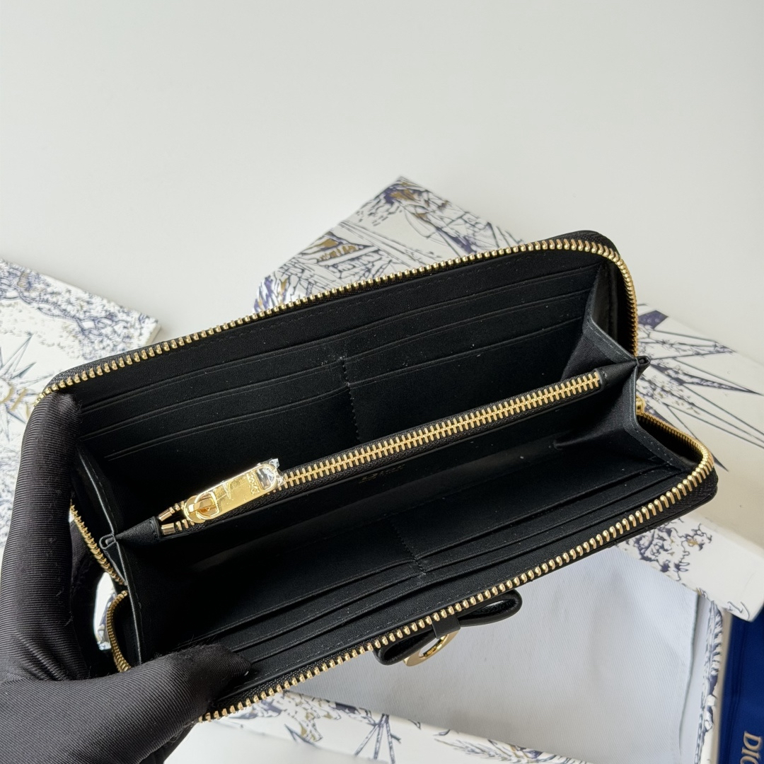 ディオール「Dior」 クラシックな高級品さいふ