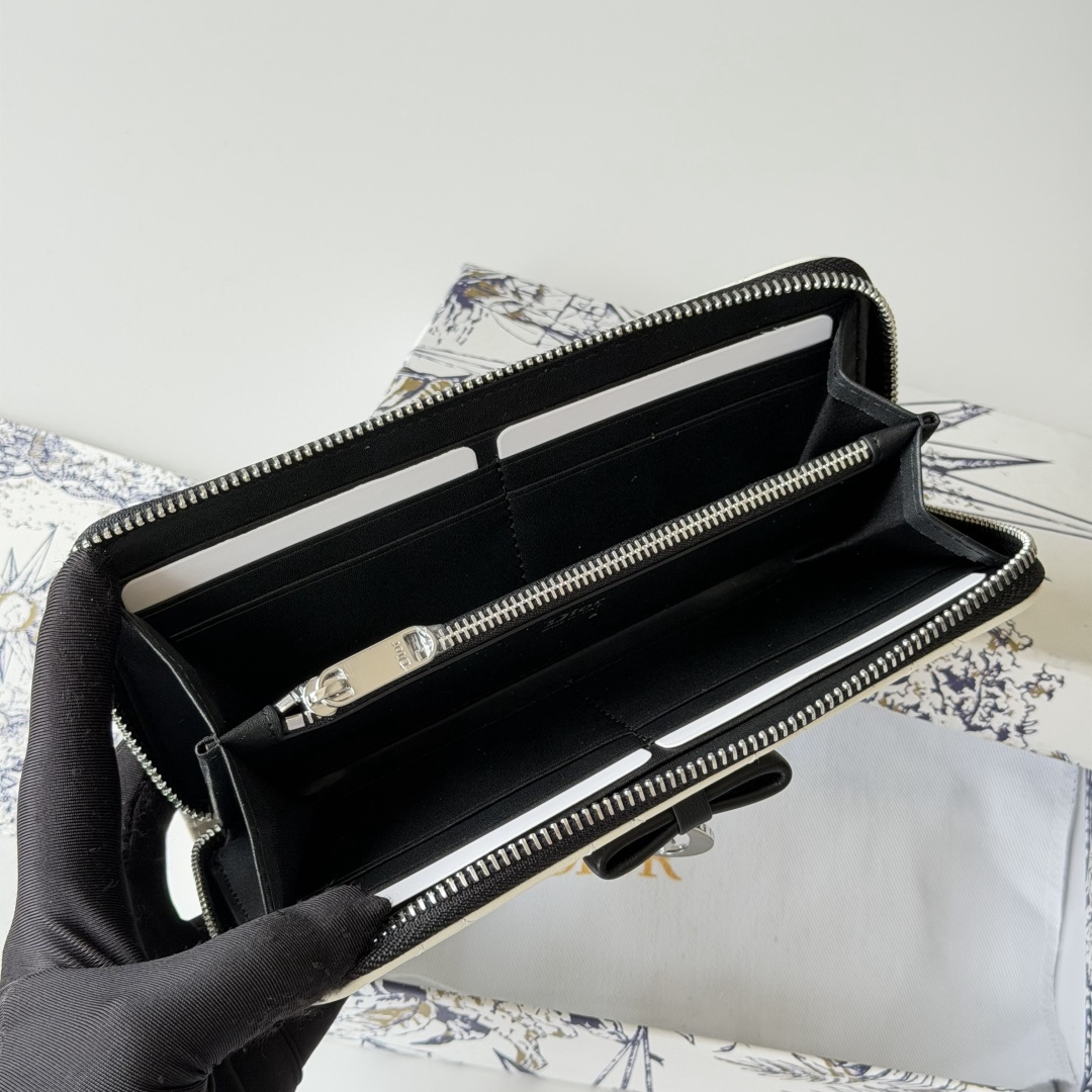 ディオール「Dior」 クラシックな高級品さいふ