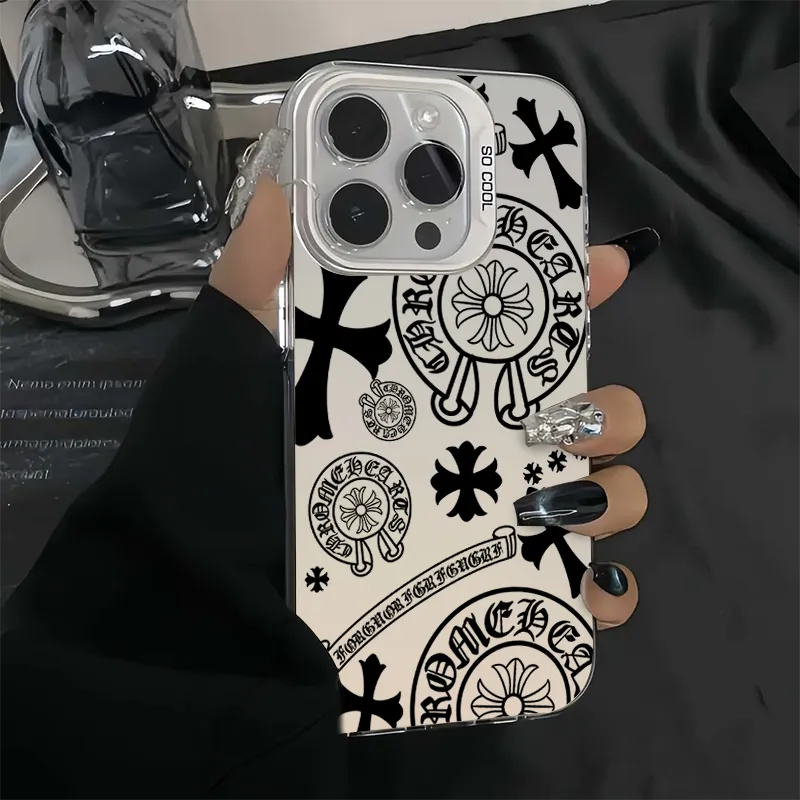 新しいiPhoneケース用のChrome Heartsバッジ