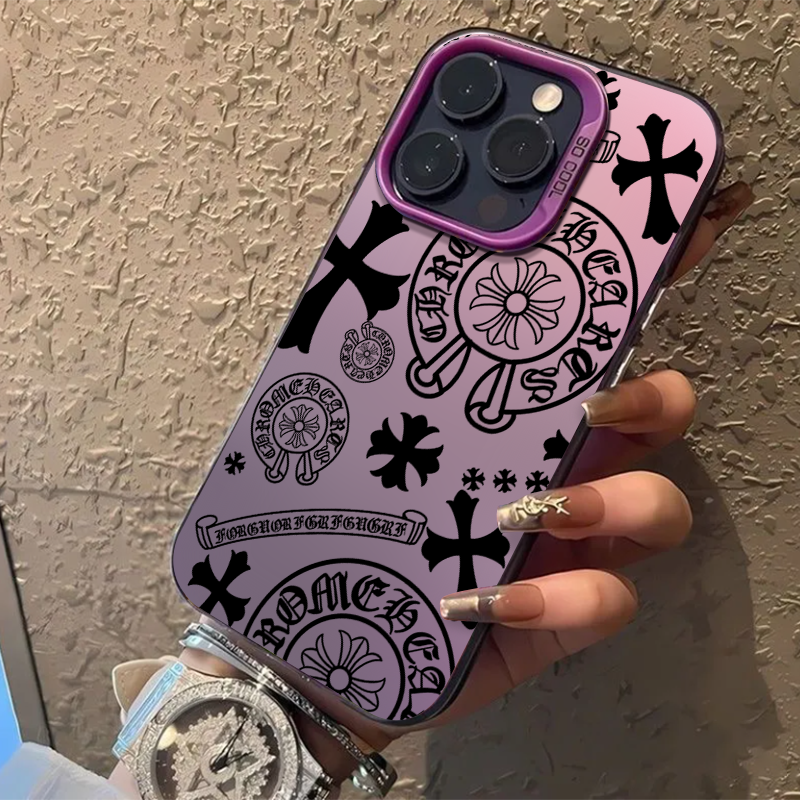 新しいiPhoneケース用のChrome Heartsバッジ