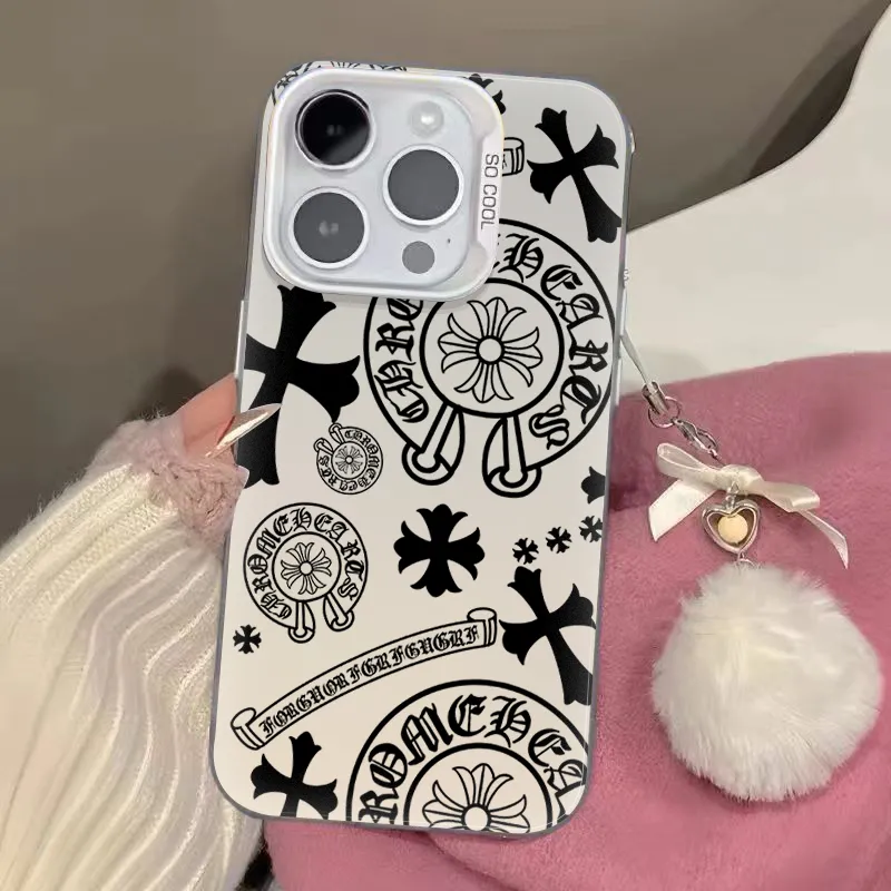 新しいiPhoneケース用のChrome Heartsバッジ