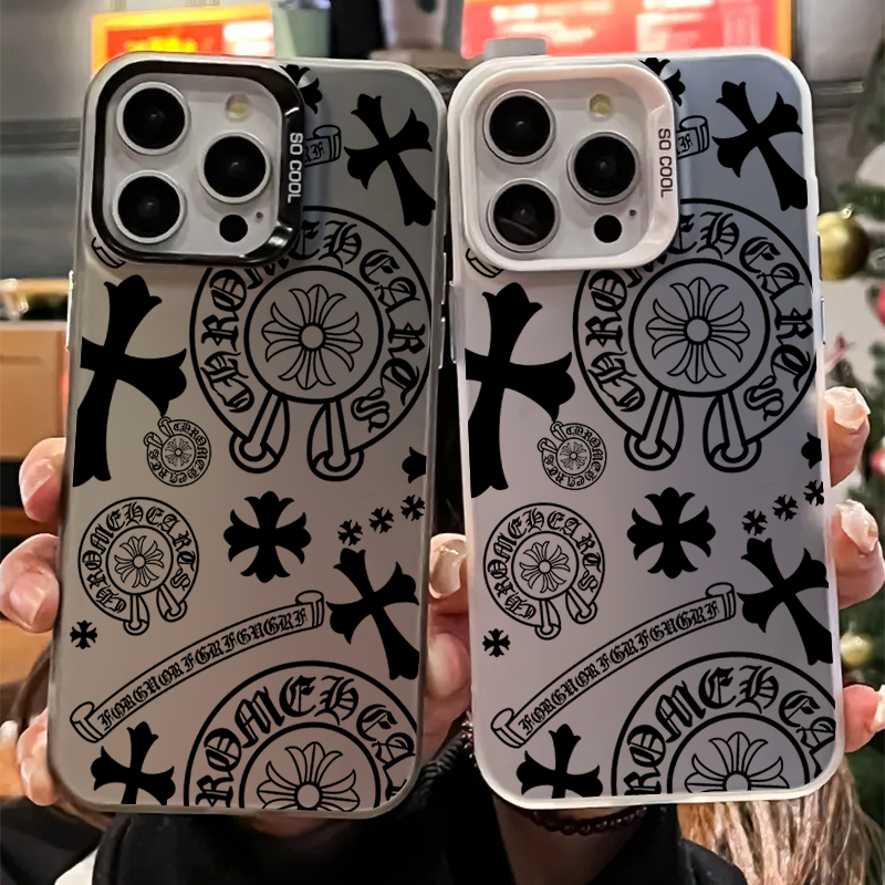 新しいiPhoneケース用のChrome Heartsバッジ