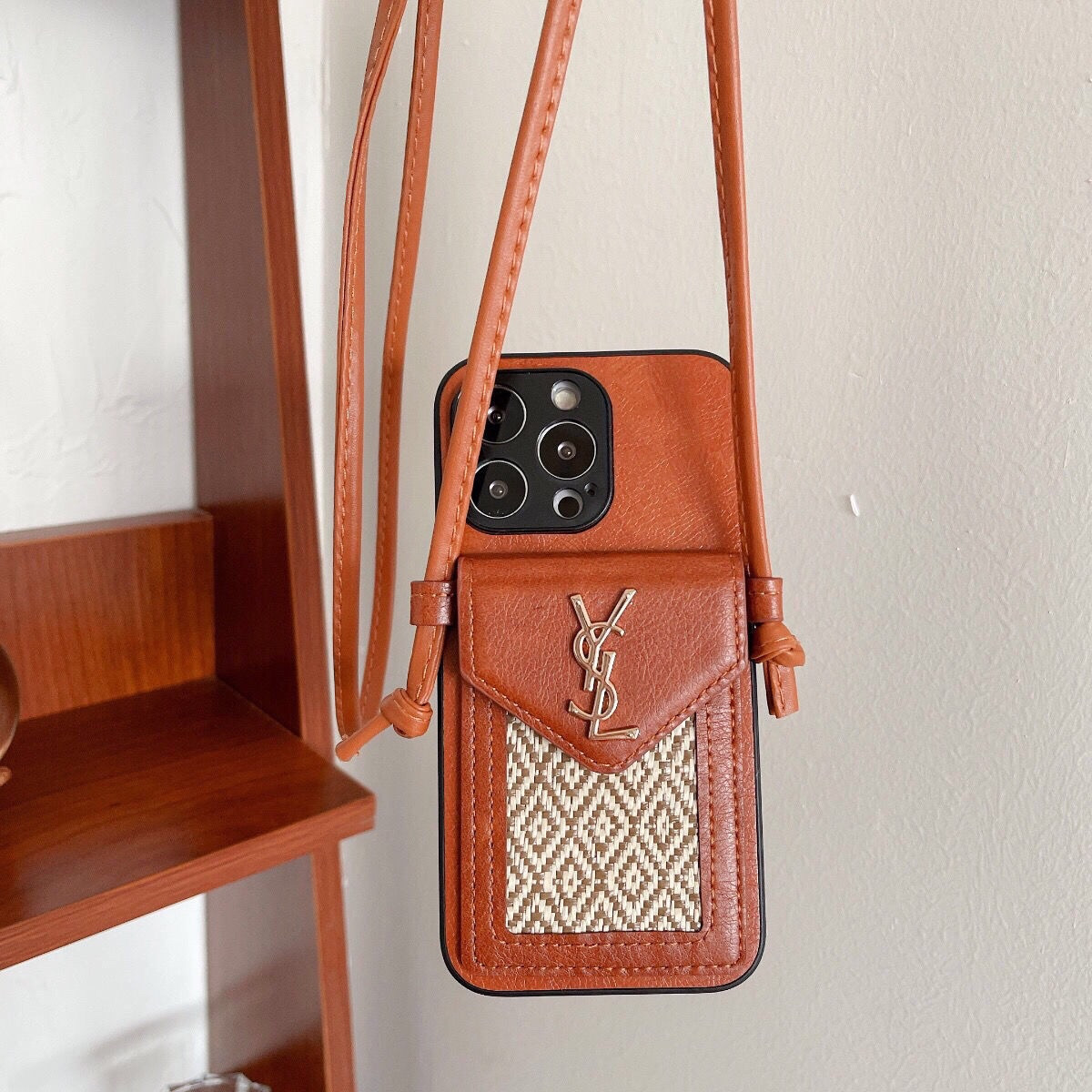 カードホルダー付きのトレンディなクロスボディiPhone携帯ケース