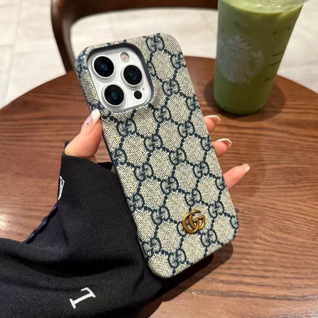 レトロスタイルのプレミアム iPhone ケース、高品質のレザー、ミニマリスト デザイン。