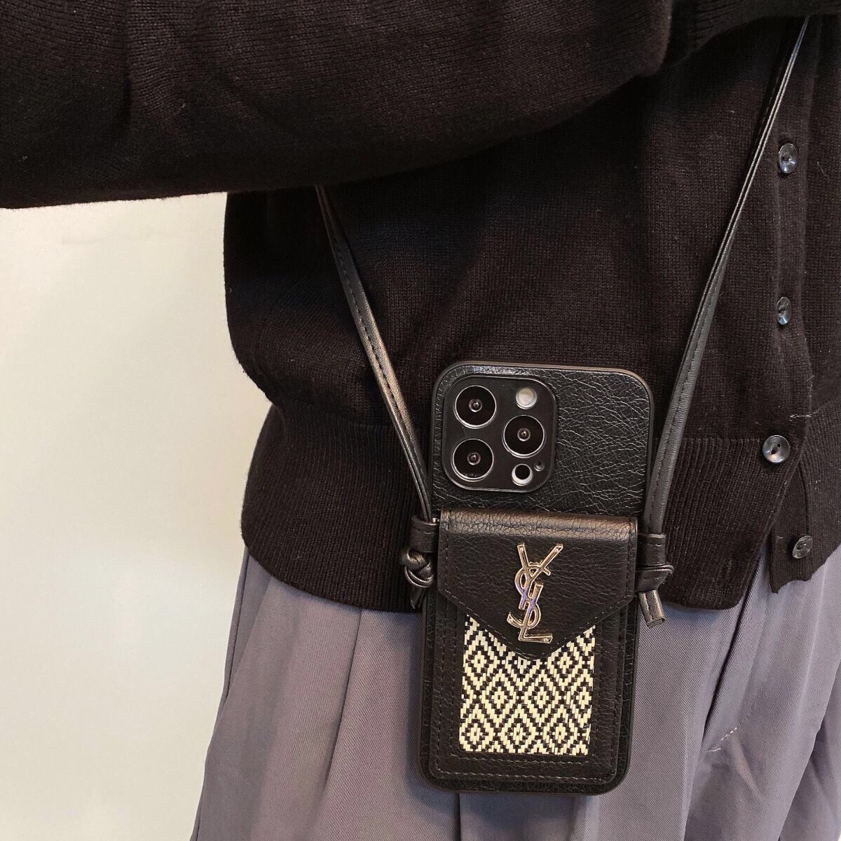 カードホルダー付きのトレンディなクロスボディiPhone携帯ケース