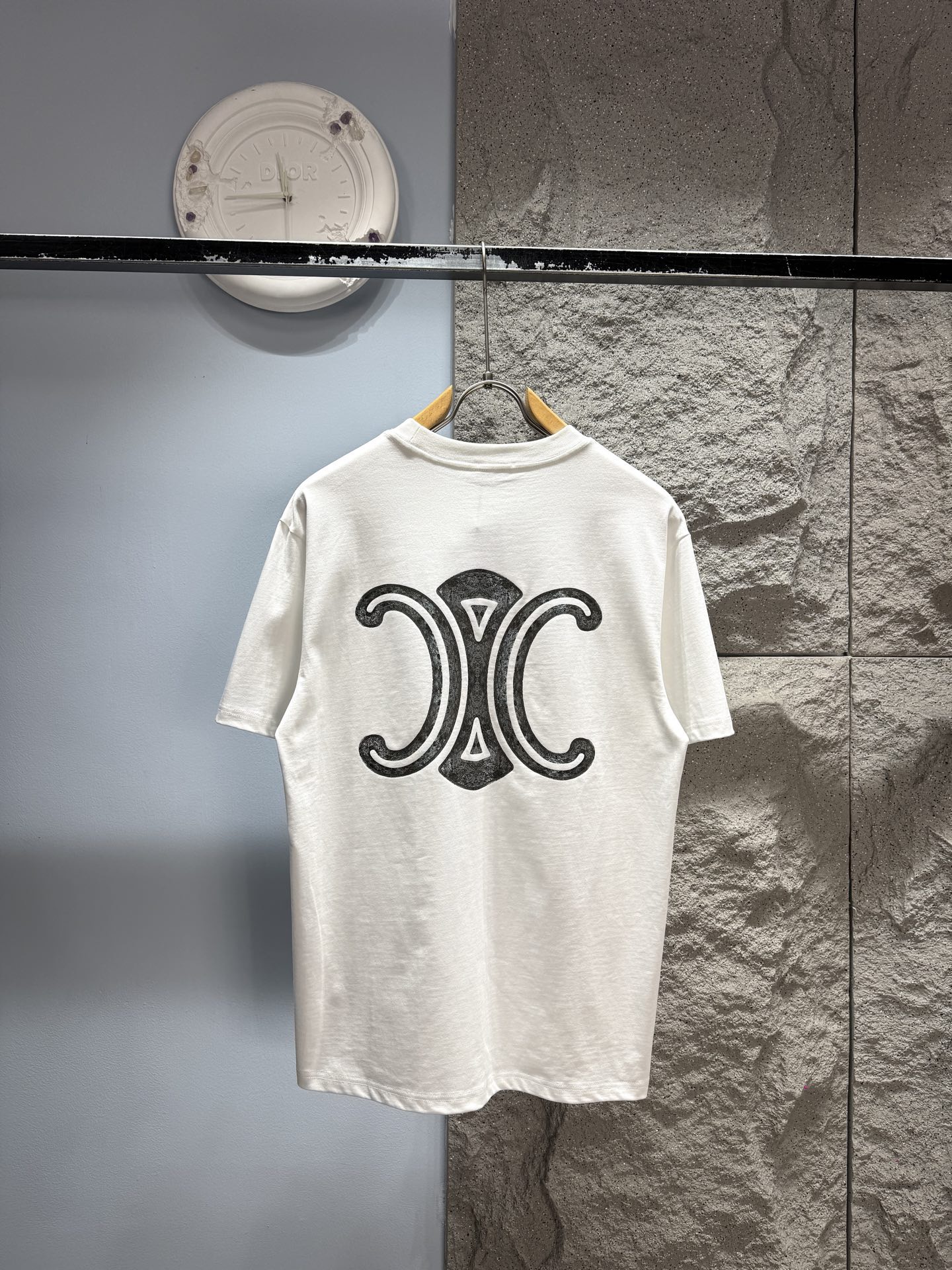 【CELINE公式旗艦店】（セリーヌ）半袖Tシャツ、ご好評に付き再入荷！