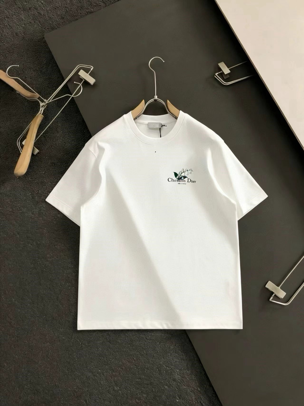 【 DIOR 公式旗艦店】ディオール Tシャツ ご好評に付き再入荷！