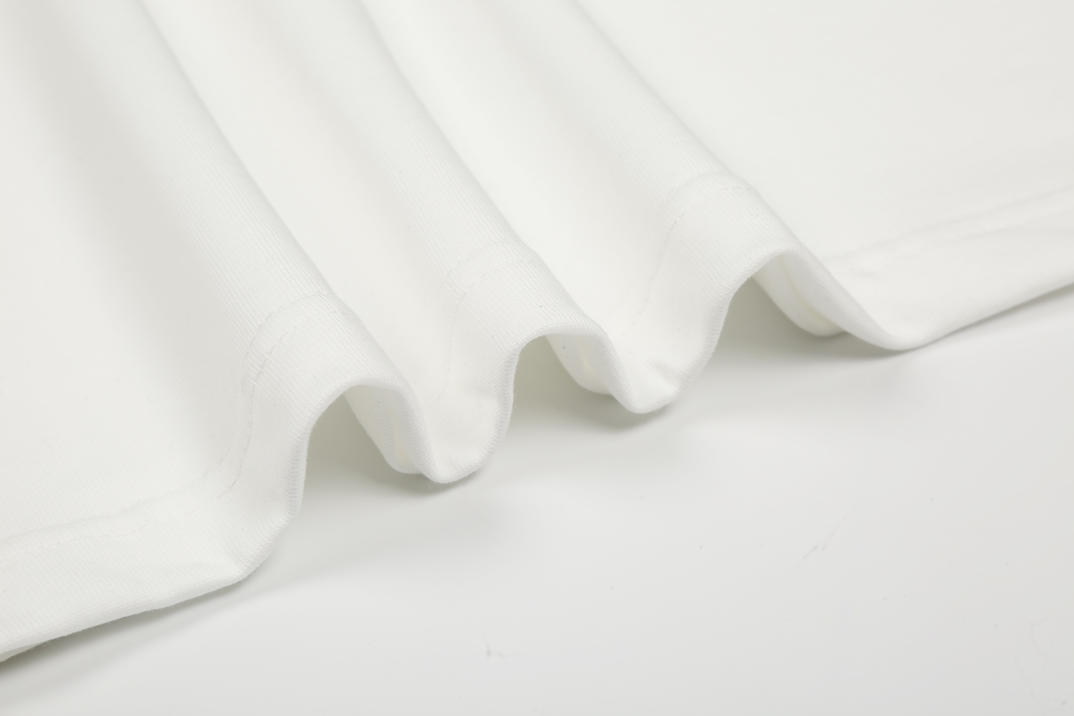 【LOEWE 公式旗艦店】（ロエベ）半袖Tシャツ、ご好評に付き再入荷！