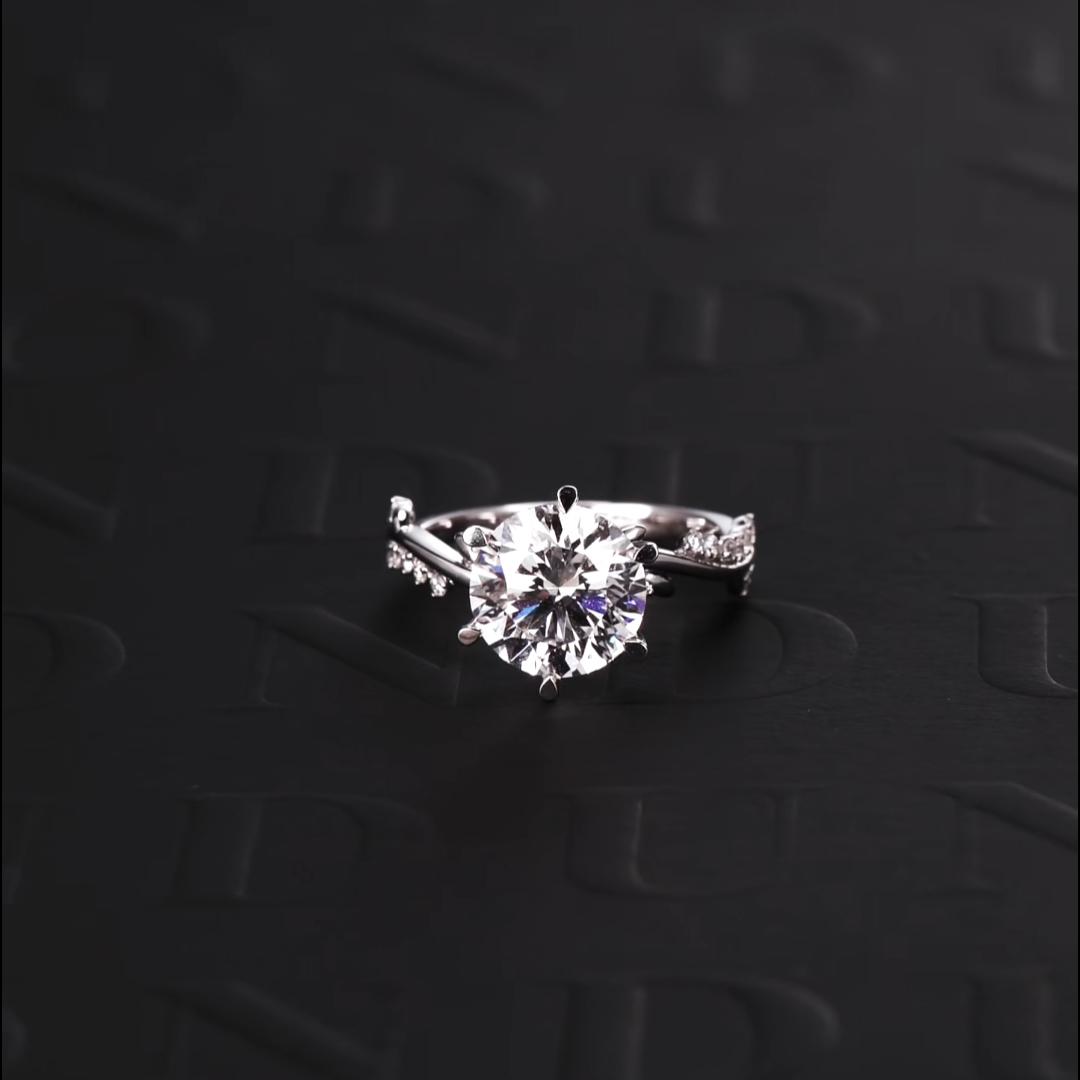 Luneria Torsade — Round Diamond Six-Prong Twisted Band Ring