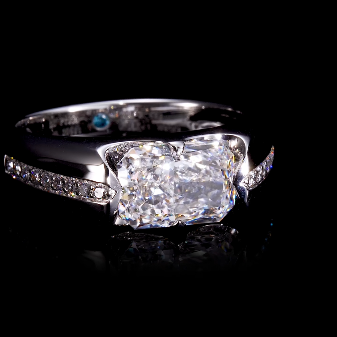 Luneria Rosa — Cushion-Cut Lab Diamond East-West Tension-Style Ring