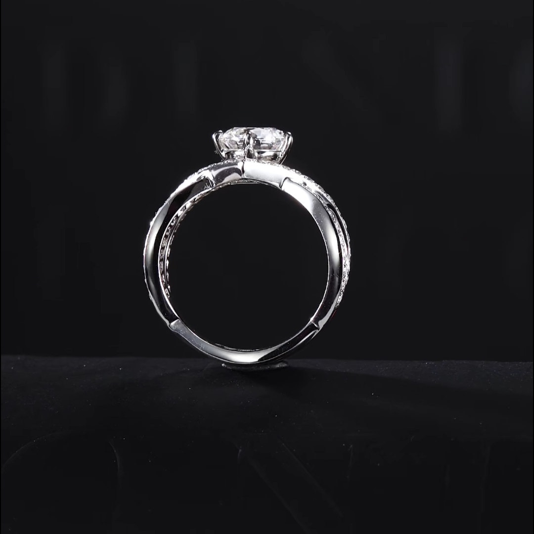 Luneria Infinita — Round Lab Diamond Twisted Infinity Pavé Engagement & Wedding Band Set