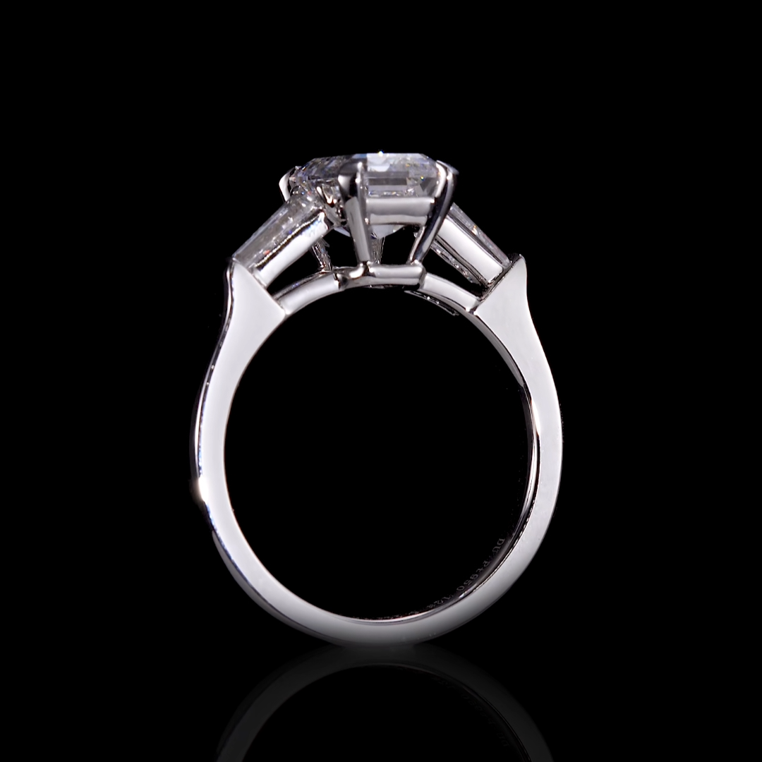 Luneria Édition — White Emerald Lab Diamond Tapered Baguette Three-Stone Ring