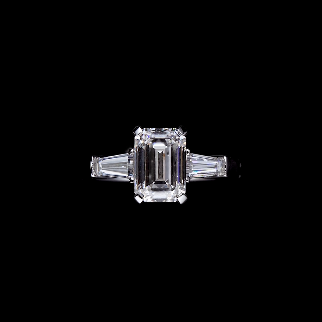 Luneria Édition — White Emerald Lab Diamond Tapered Baguette Three-Stone Ring