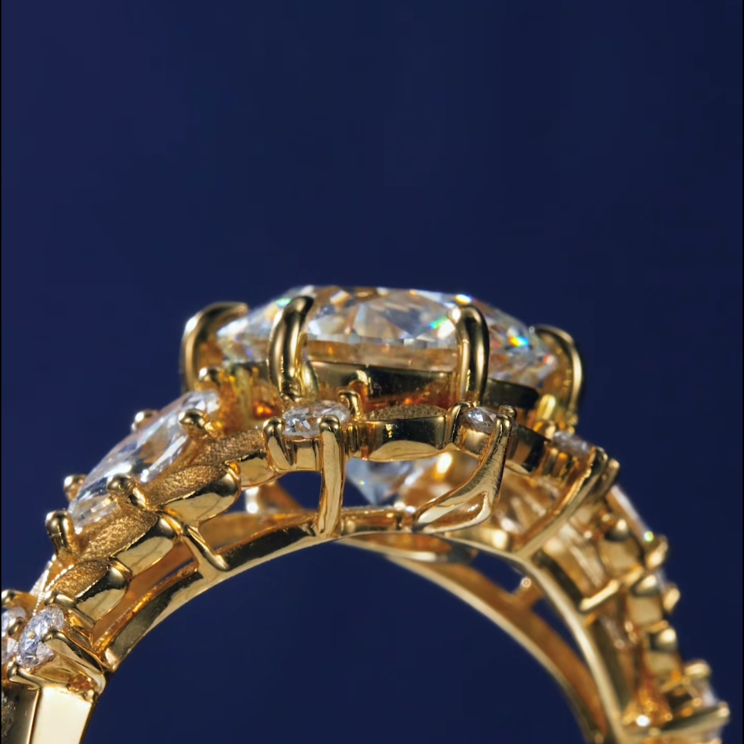 Luneria Jardine — Round Lab Diamond Yellow Gold Botanical Cluster Ring