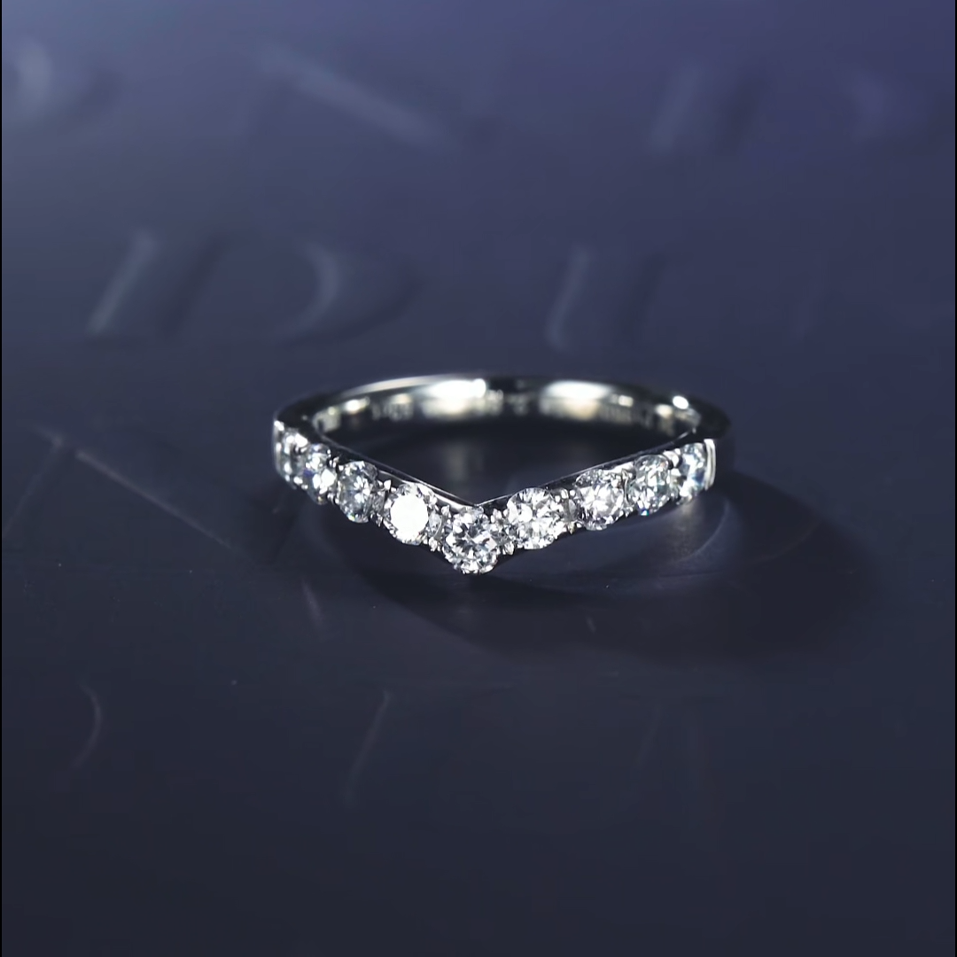 Luneria Courbe — White Lab Diamond Curved Chevron Pavé Wedding Band
