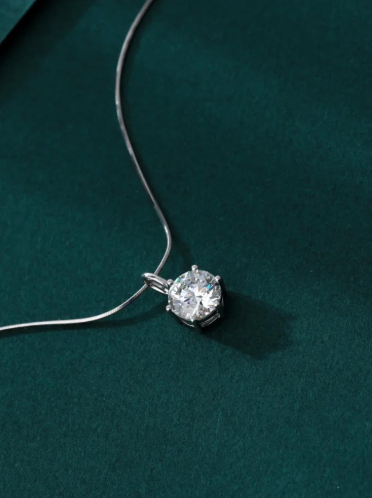 Luneria Lumière — Round Diamond Solitaire Necklace