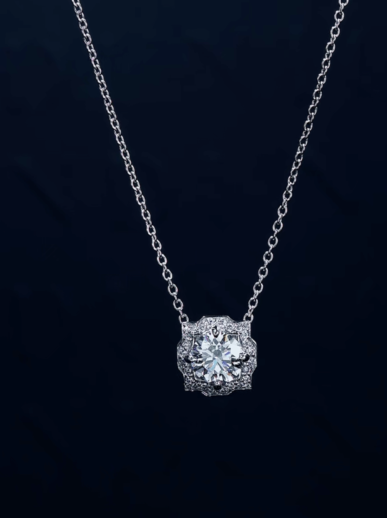 Luneria Dentelle — Round Diamond Scalloped Halo Necklace