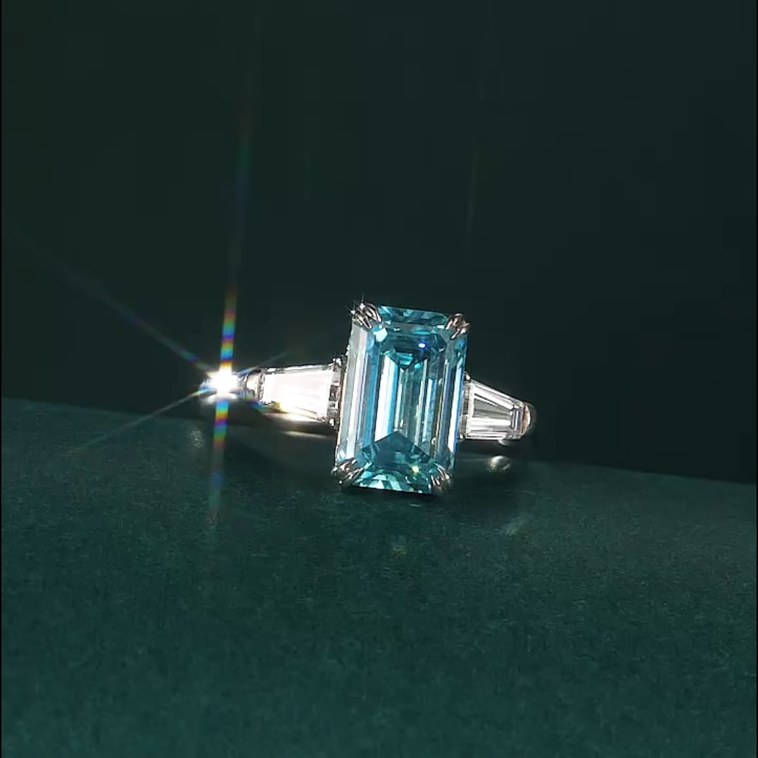 Luneria Glaciale — Blue Emerald Cut Diamond Three-Stone Ring