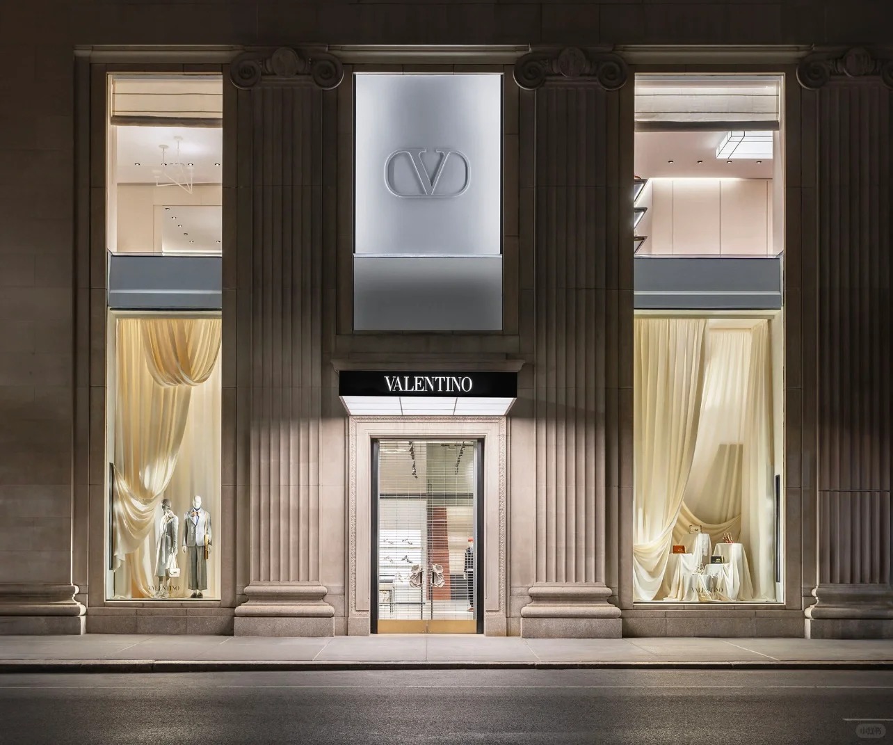 Valentino	包