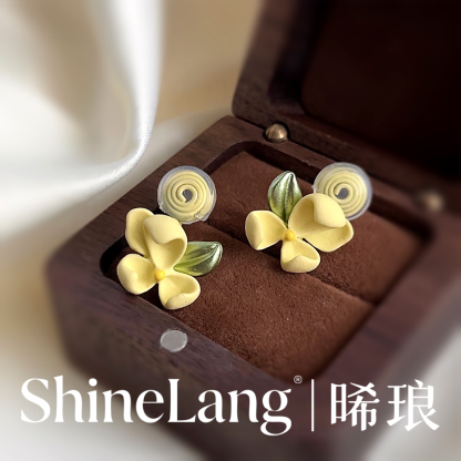 XL131-合金珐琅彩奶黄栀子花耳钉-豪哥