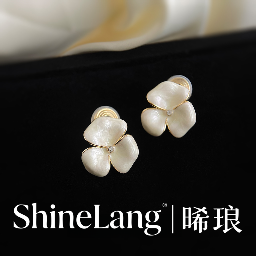 XL135-合金珐琅彩奶白四瓣花耳钉-豪哥