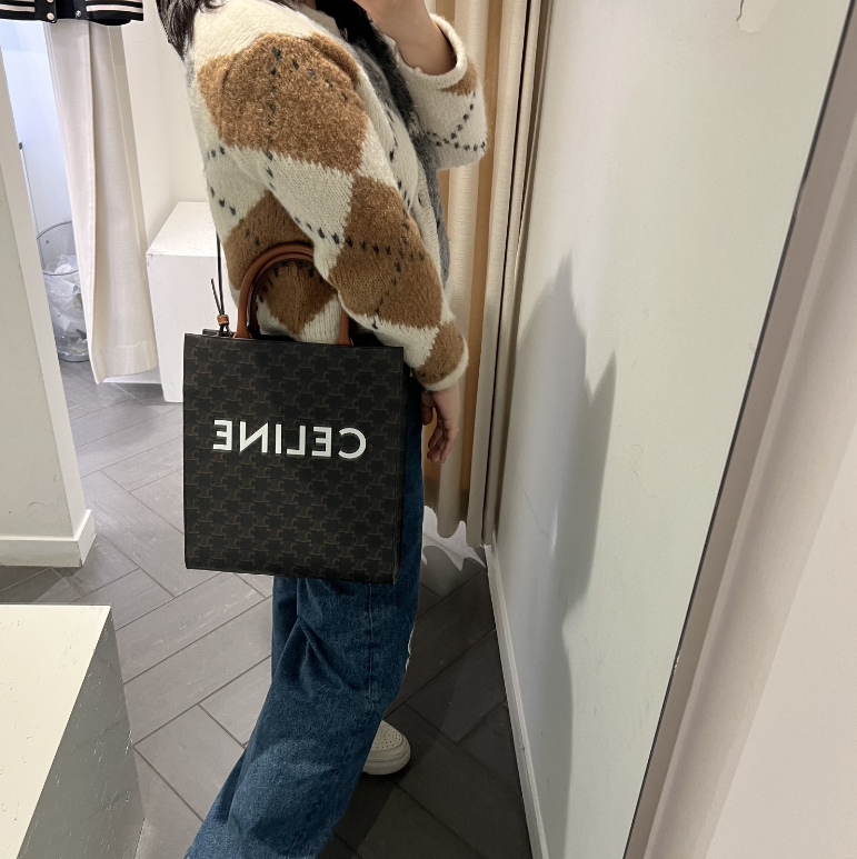 【CELINE直営】セール！スモール トリオンフ カバ 早い者勝ち！