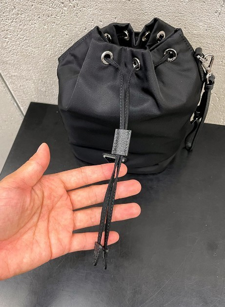 ☆送料関税込☆PRADA Re Nylon ドローストリングポーチ☆超人気